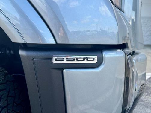 2024 GMC Sierra 2500 AT4