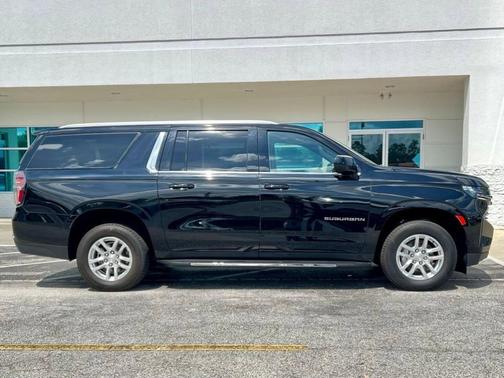 2023 Chevrolet Suburban LT