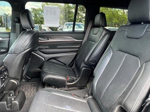 Metallic 2023 Jeep Grand Cherokee L Overland
