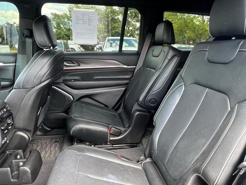 Metallic 2023 Jeep Grand Cherokee L Overland