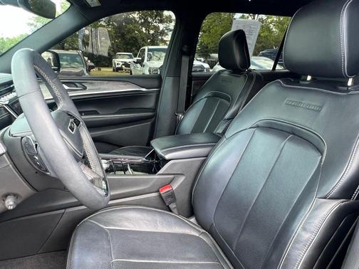 Metallic 2023 Jeep Grand Cherokee L Overland