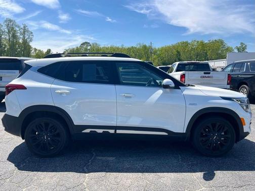 2022 Kia Seltos Nightfall