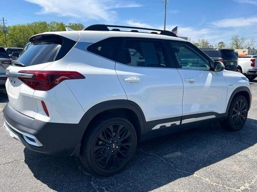 2022 Kia Seltos Nightfall