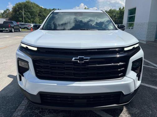 Polar White 2026 Chevrolet Traverse LT