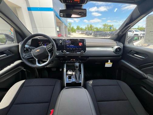 Summit White 2026 Chevrolet Colorado LT