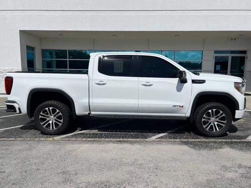 Summit White 2022 GMC Sierra 1500 Limited AT4