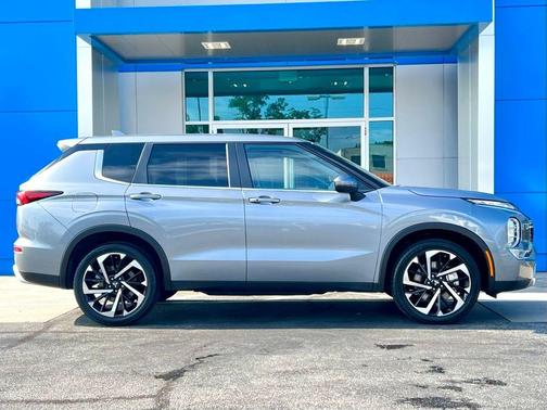2024 Mitsubishi Outlander SE