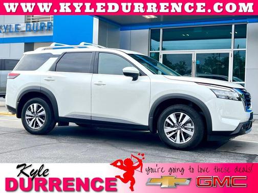 2022 Nissan Pathfinder SL