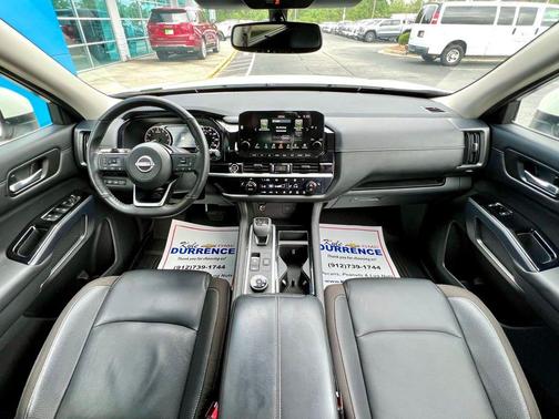 2022 Nissan Pathfinder SL