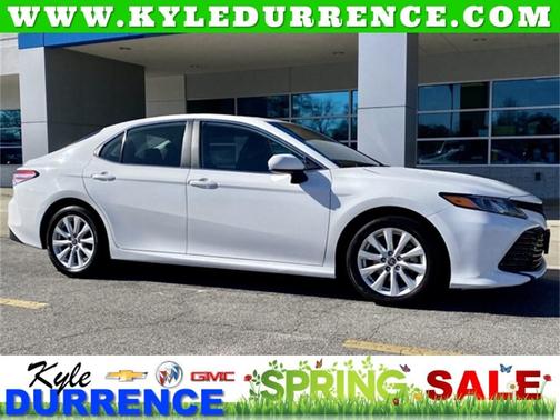 Photo 1 of 32 of 2020 Toyota Camry LE