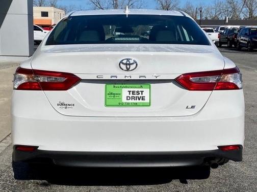 Photo 4 of 32 of 2020 Toyota Camry LE