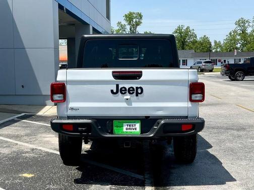 2023 Jeep Gladiator Sport