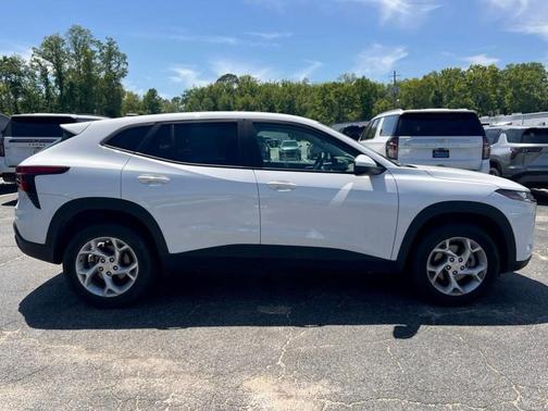 Summit White 2025 Chevrolet Trax LS
