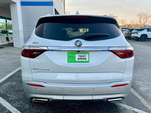 2023 Buick Enclave Essence