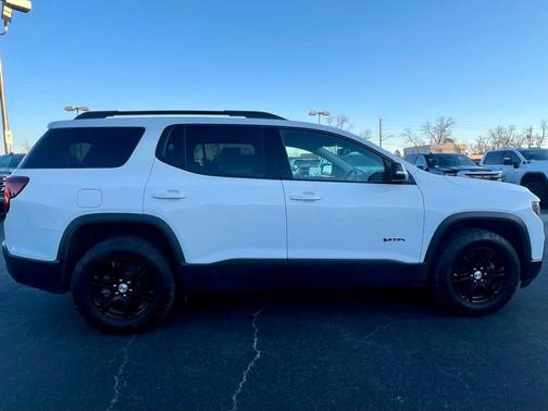 2023 GMC Acadia AT4