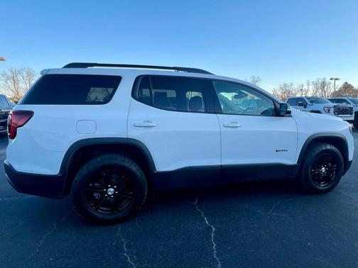 2023 GMC Acadia AT4