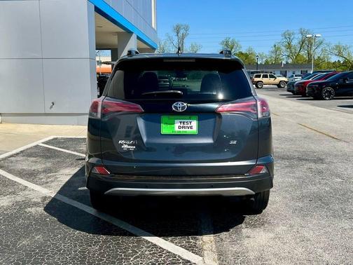 2018 Toyota RAV4 SE