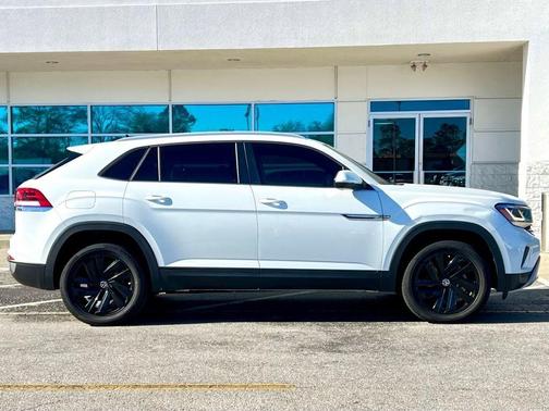 2022 Volkswagen Atlas Cross Sport 2.0T SE w/Technology