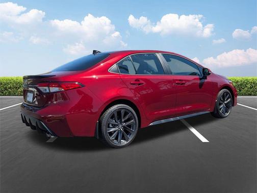 Ruby Flare Pearl/Midnight Black Metallic 2026 Toyota Corolla SE