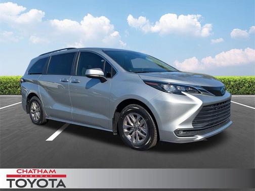 Celestial Silver Metallic 2025 Toyota Sienna XLE