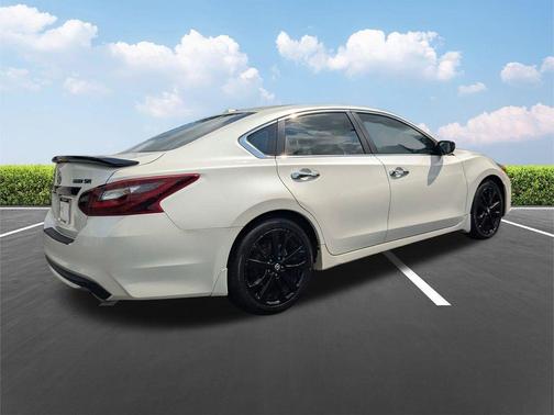 White 2018 Nissan Altima 2.5 SR