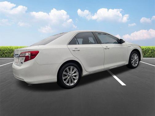 Super White 2012 Toyota Camry Hybrid XLE