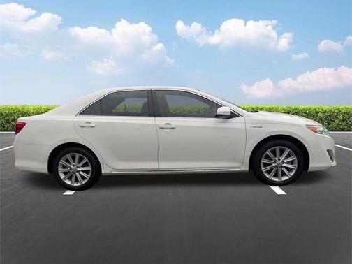 Super White 2012 Toyota Camry Hybrid XLE