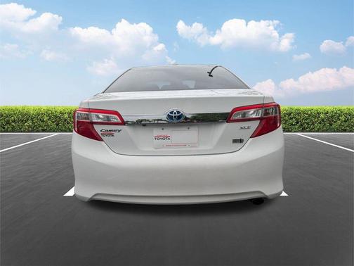 Super White 2012 Toyota Camry Hybrid XLE