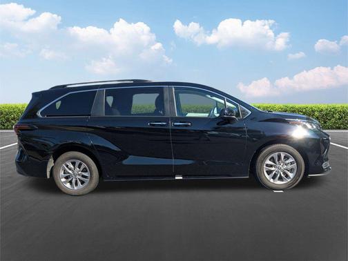 Midnight Black Metallic 2024 Toyota Sienna XLE