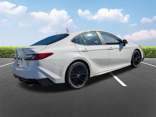 Ice Cap 2025 Toyota Camry SE