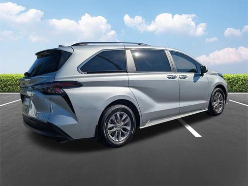 Celestial Silver Metallic 2025 Toyota Sienna XLE
