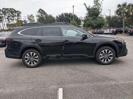 Crystal Black Silica 2023 Subaru Outback Limited