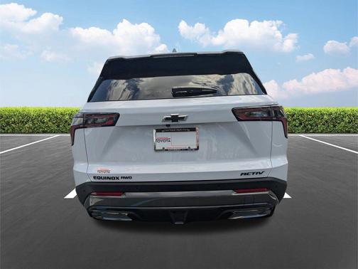 Polar White Tricoat 2026 Chevrolet Equinox AWD ACTIV