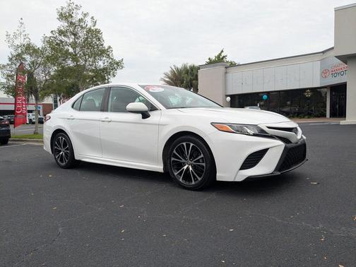 Super White 2020 Toyota Camry SE