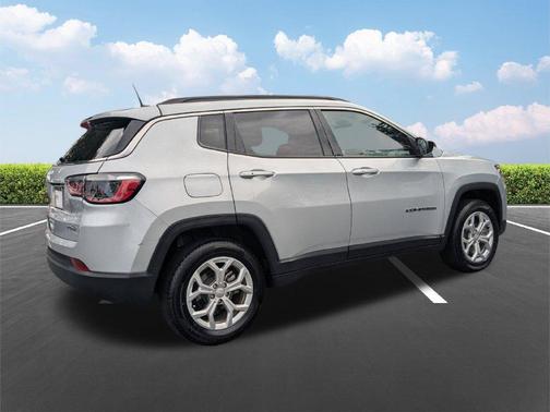 Silver Zynith 2024 Jeep Compass Latitude