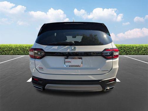 Platinum White 2024 Honda Pilot Touring 8-Passenger