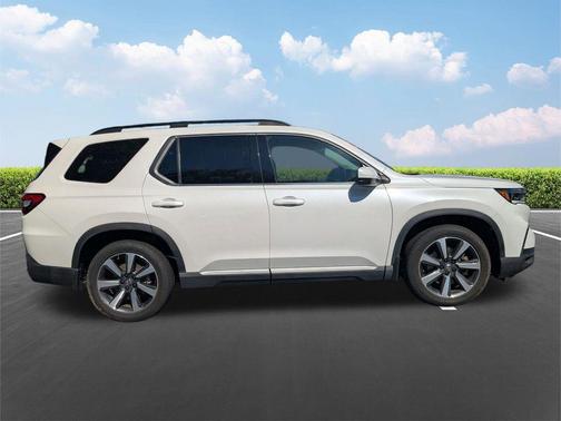 Platinum White 2024 Honda Pilot Touring 8-Passenger