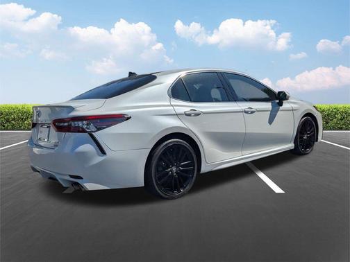 Wind Chill Pearl 2022 Toyota Camry XSE