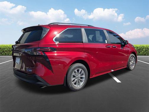 Ruby Flare Pearl 2026 Toyota Sienna XLE