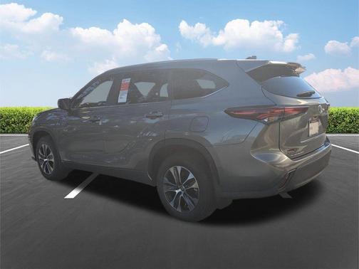 Metal 2026 Toyota Highlander Hybrid XLE