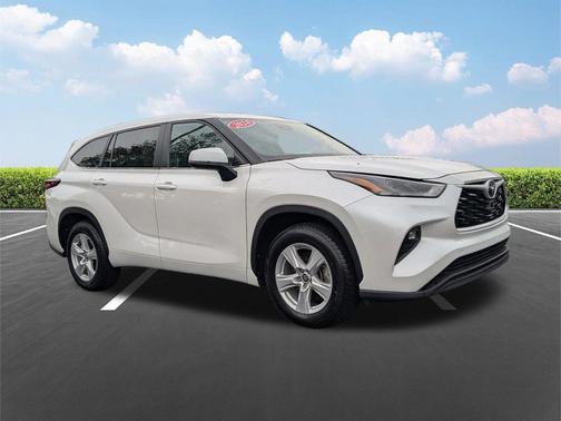 Pearl 2024 Toyota Highlander LE