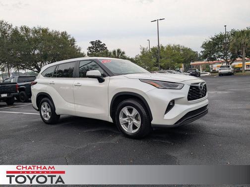 Pearl 2024 Toyota Highlander LE