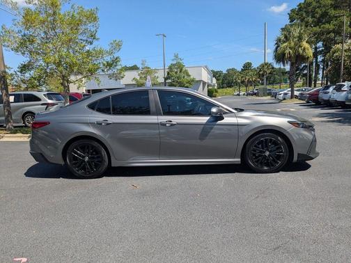 Metal 2025 Toyota Camry SE