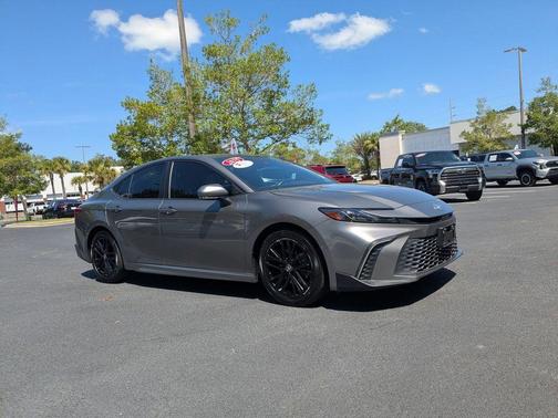 Metal 2025 Toyota Camry SE