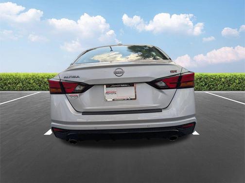 Brilliant Silver Metallic 2024 Nissan Altima 2.5 SR
