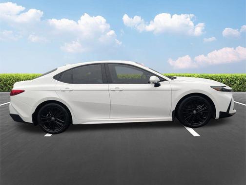 Ice Cap 2025 Toyota Camry SE