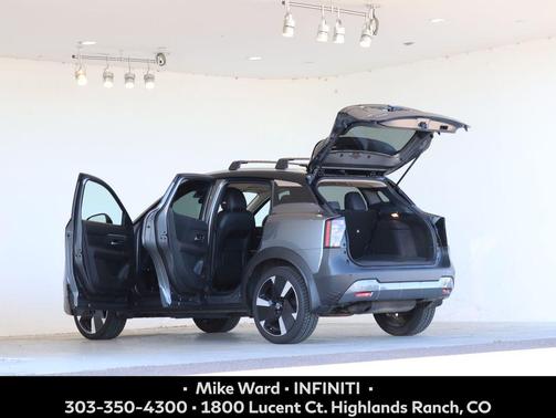 Gun Metallic/Super Black 2025 Nissan Kicks SR