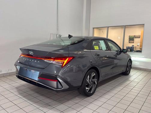 Ecotronic Gray 2024 Hyundai ELANTRA SEL