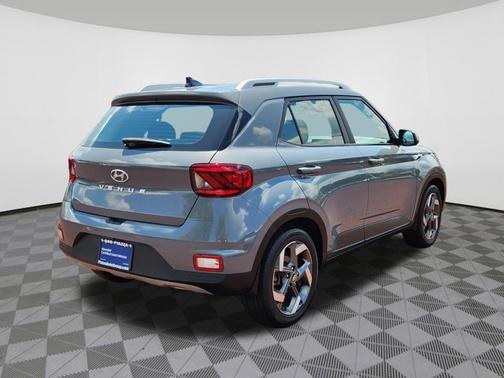 2022 Hyundai VENUE SEL