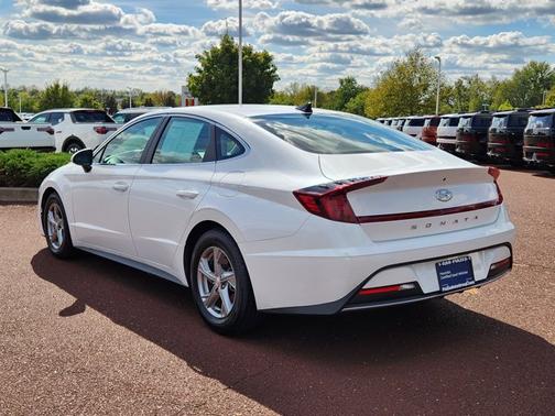 2022 Hyundai SONATA SE